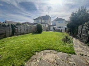 Amazing 5 bedroom house in Hornchurch